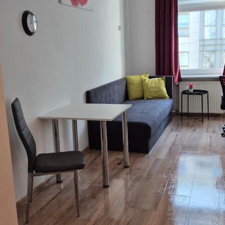 Hostel Tulip - Pokoj Jednoosobowy Nr 1 Ze Wspolna Lazienka I Kuchnia Щецин Экстерьер фото